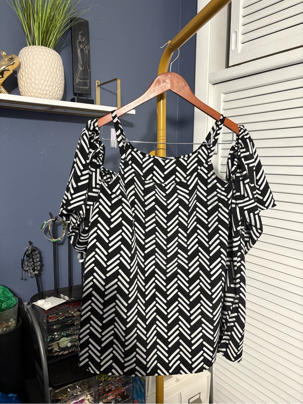 Eloquii Black & White Geometric Cold-Shoulder Blouse Size 18